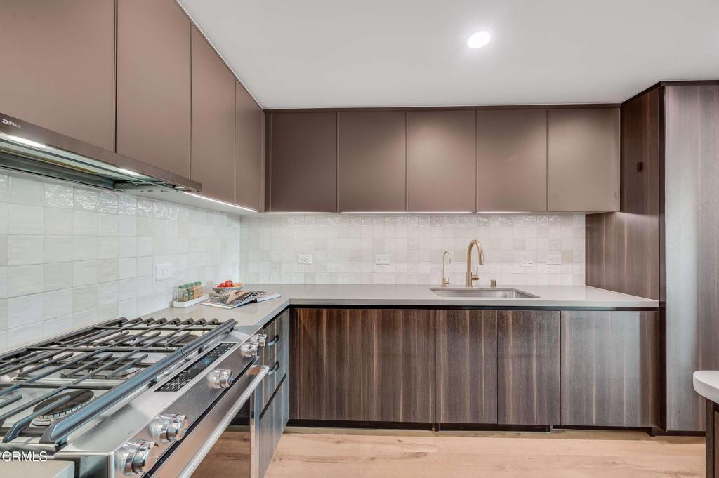 39 S Los Robles Avenue 5016