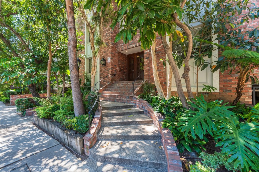 Properties 3 1375 Kelton Avenue 104