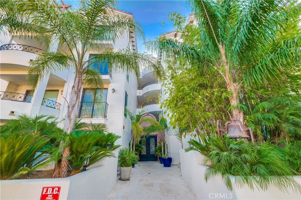 Step into luxury with this Designer perfect 3-Bedroom Condo PLUS 4th room/Home Office. Discover luxury living in this stunning condo, perfectly located just adjacent to Studio City. This first-floor residence, with no steps, embodies elegance and style, and a spacious open floor plan ideal for modern living. The sleek, contemporary kitchen is a showstopper, featuring premium finishes and ample space for both cooking and entertaining. Custom-built bookcases add a touch of sophistication to the living area, perfect for showcasing your favorite books or decor. Gorgeous large plank wood floors throughout. The primary suite is your personal retreat, complete with a large walk-in closet and an expansive en-suite bathroom. Two additional bedrooms, along with a beautiful bathroom, are situated off a private hallway, ensuring comfort and privacy. Enjoy the luxury of not one but two lush, private patios—perfect for relaxation and entertaining. The versatile bonus room offers endless possibilities, whether you need a home office, guest room, home gym, or a creative space tailored to your needs. Situated in a prime location, this condo offers the best of both worlds—peaceful living in a highly desirable area, with the vibrant energy of Studio City just moments away.