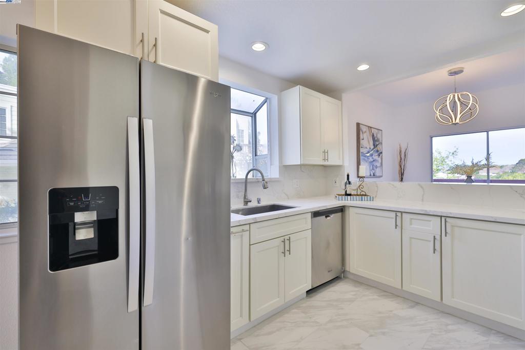 HAYWARD HILLS - Residential