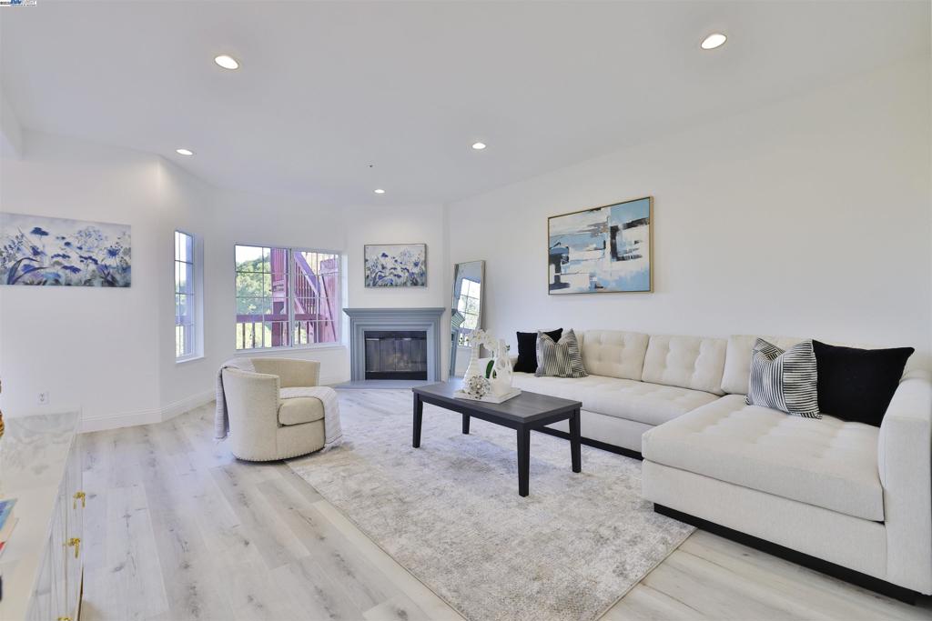 HAYWARD HILLS - Residential