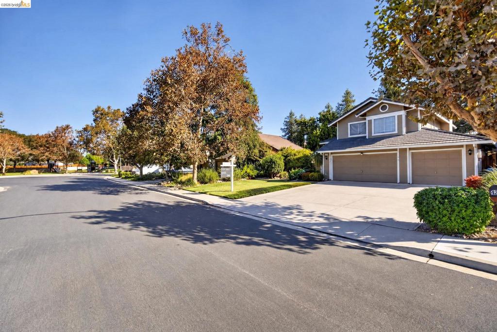 427 White Oak Ct