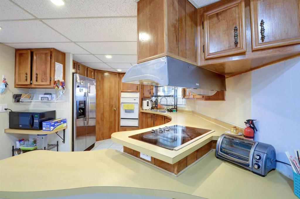 401 Chateau La Salle