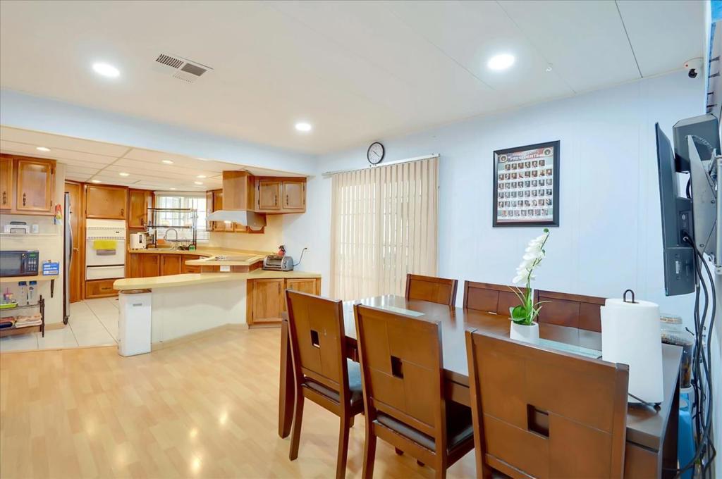 401 Chateau La Salle
