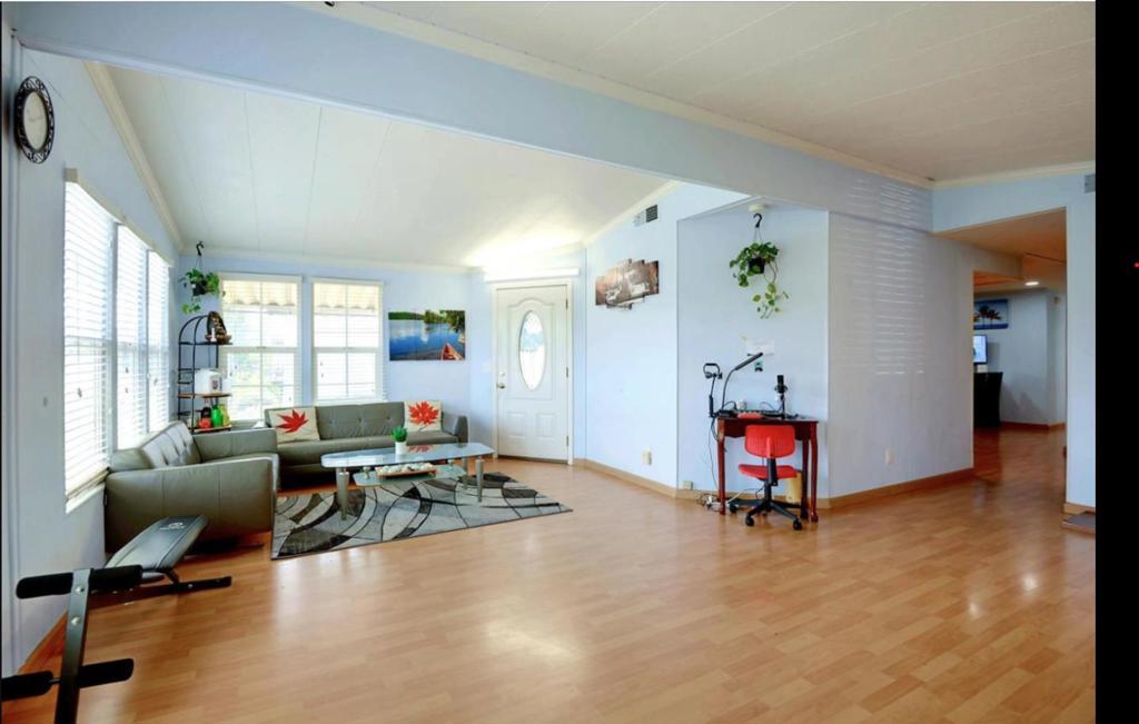 401 Chateau La Salle