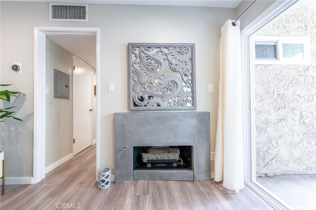 Properties 4 1339 N Columbus Avenue 214