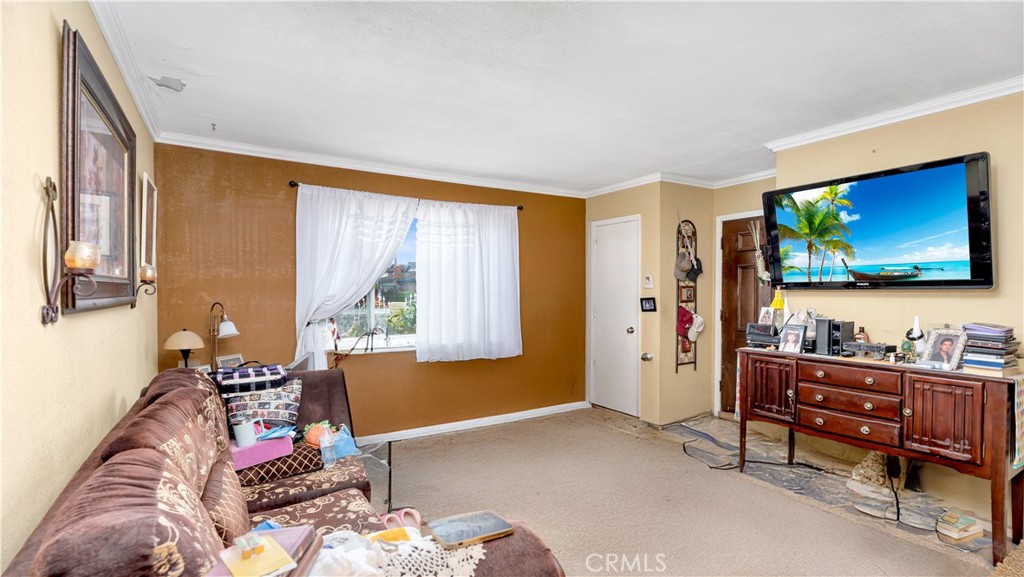 222 W Orangewood Avenue