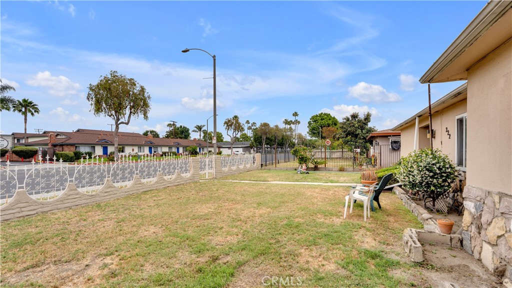 222 W Orangewood Avenue