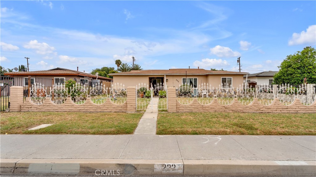 222 W Orangewood Avenue
