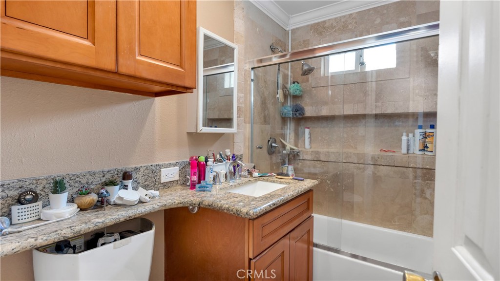 222 W Orangewood Avenue