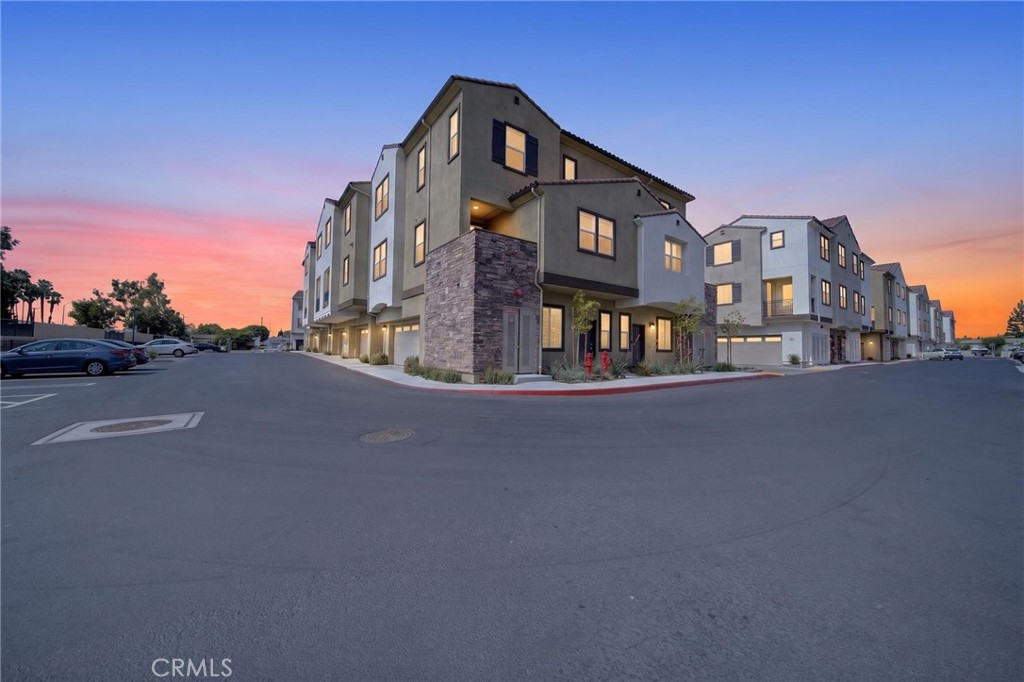2410 E Agave Street 9