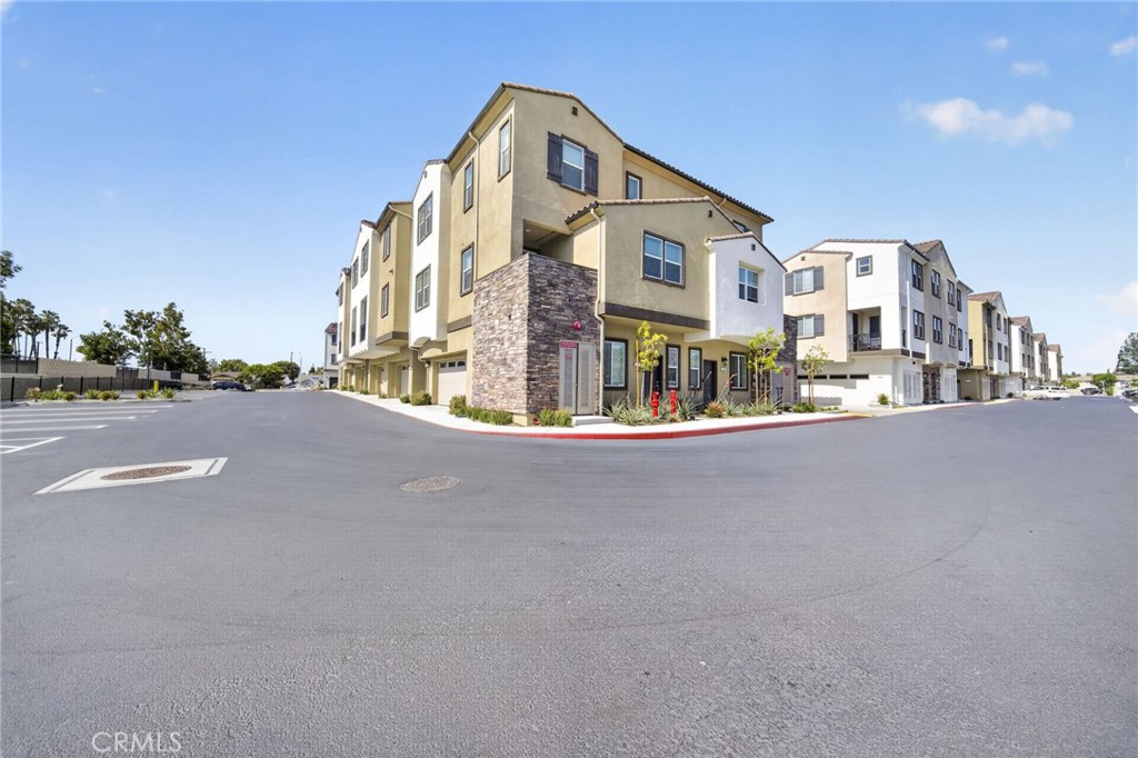 2410 E Agave Street 9