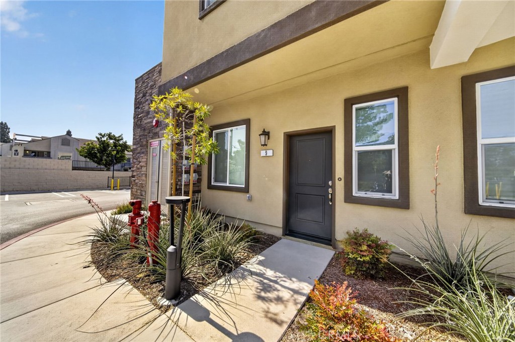 2410 E Agave Street 9