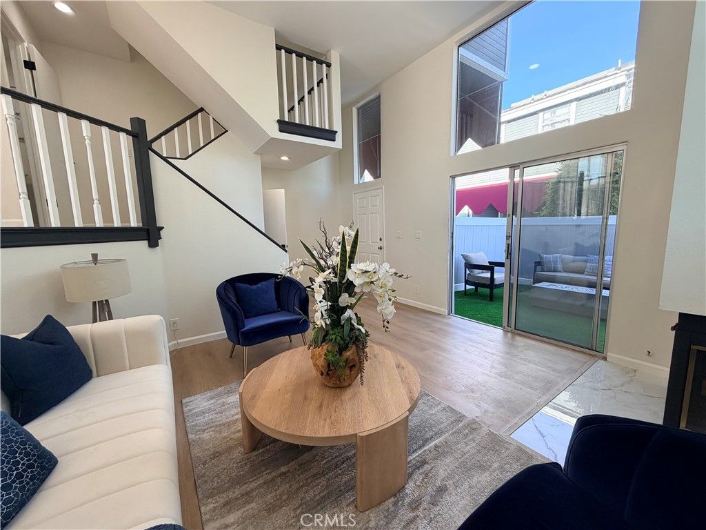 Photo of 1925 E Washington Blvd #1, Pasadena, CA 91104 (MLS # GD26082238)