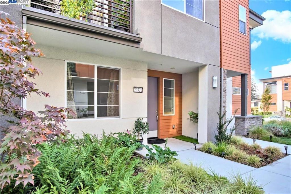 Welcome to 29322 Hub Lane, 3-bed, 3-bath tri-level townhome in the heart of Hayward built in 2020. This stylish home features a gourmet kitchen with white shaker cabinets, marble-style quartz countertops, and a large island perfect for cooking and entertaining. Enjoy natural light throughout, a bedroom with full bath on the entry level, and two additional bedrooms upstairs, ideal for roommates or work-from-home flexibility. Located just minutes from BART, freeways, and the San Mateo Bridge, with easy access to Oakland, San Francisco, and Silicon Valley. Community perks include a pet-friendly park etc. This townhome offers the perfect blend of convenience and comfort for today's renter. Apply with RentSpree https://apply.link/usy0KNM