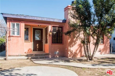 Photo of 15819 LEADWELL Street, Van Nuys, CA 91406 (MLS # 26940159)