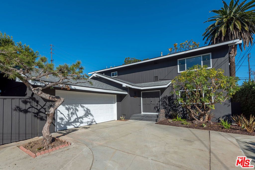 Photo of 3622 Tilden Avenue, Los Angeles, CA 90034 (MLS # 25622811)