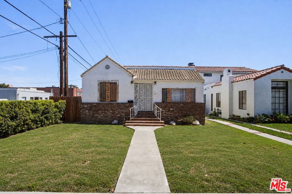 Photo of 418 S La Peer Drive, Beverly Hills, CA 90211 (MLS # 26920901)