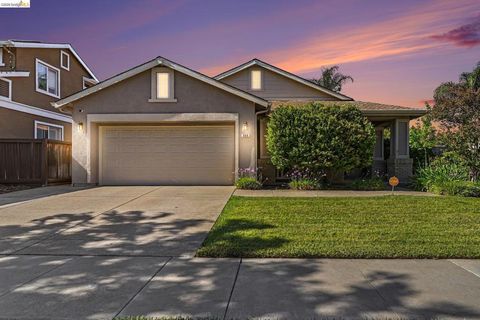 Photo of 909 Sawyer Way Way, Brentwood, CA 94513 (MLS # 41134874)