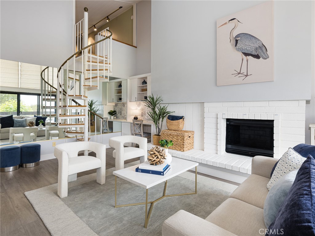 2322 Palos Verdes Drive W 201