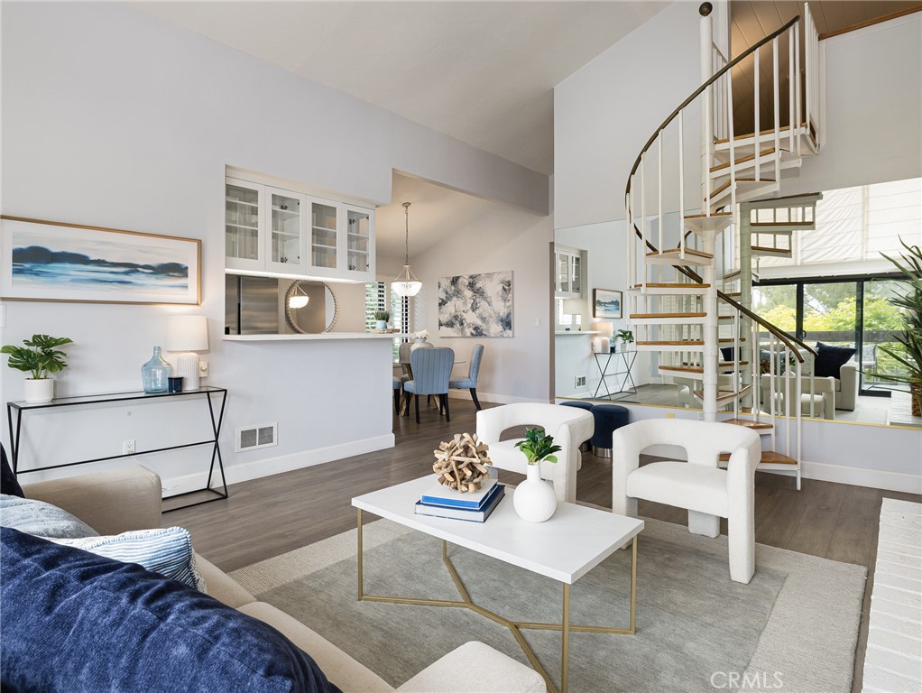 2322 Palos Verdes Drive W 201