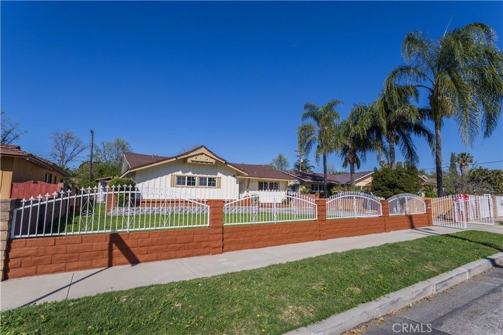 Photo of 7701 Orion Avenue, Van Nuys, CA 91406 (MLS # SR26009067)