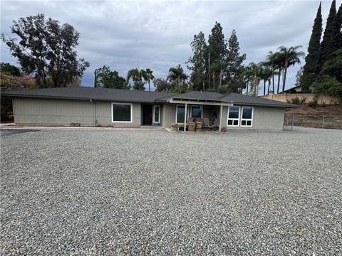 Photo of 15521 Saddleback Rd, Riverside, CA 92506 (MLS # IV25281675)
