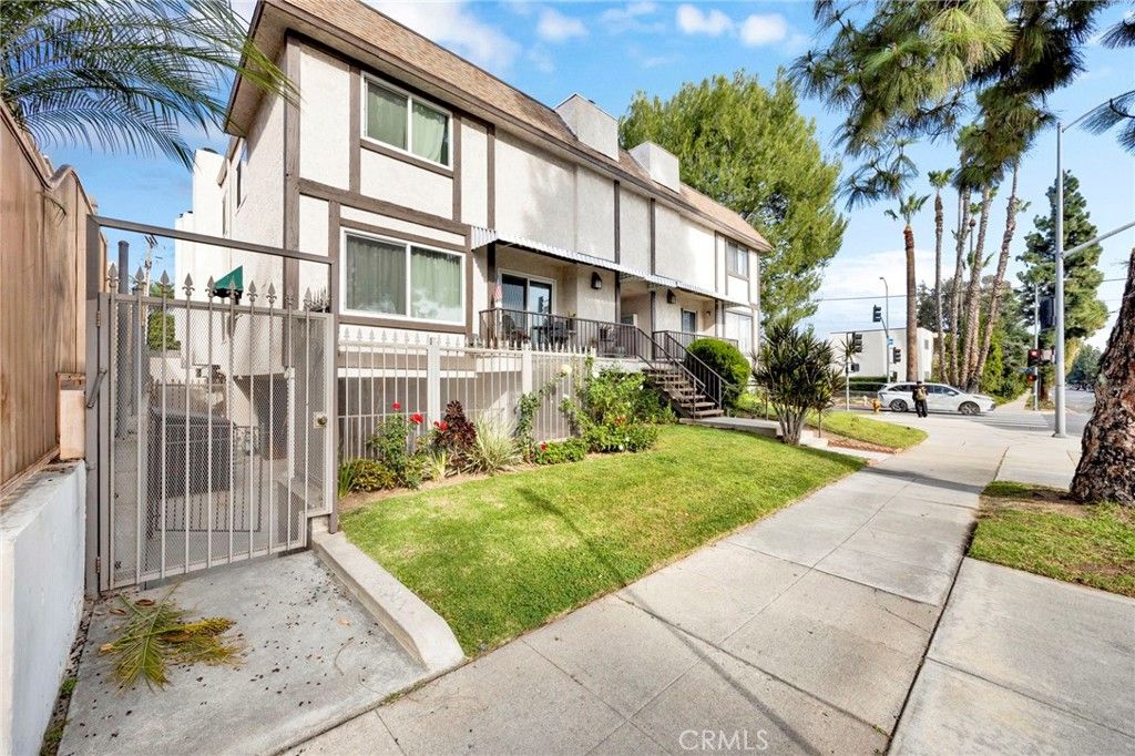 Photo of 17303 Chatsworth Street #4, Granada Hills, CA 91344 (MLS # GD25278874)
