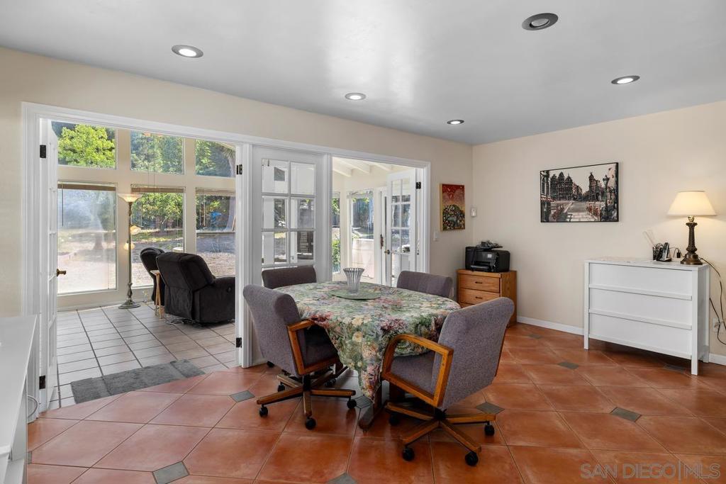 1387 Don Carlos Ct
