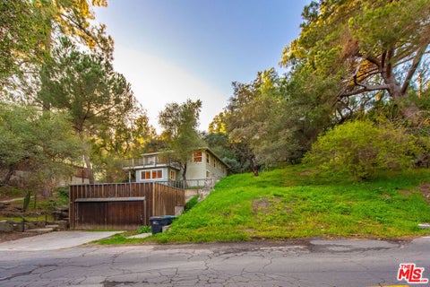 Photo of 502 Fernwood Pacific Drive, Topanga, CA 90290 (MLS # 26645873)