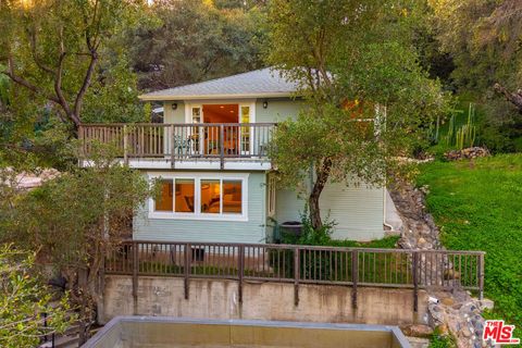 Photo of 502 Fernwood Pacific Drive, Topanga, CA 90290 (MLS # 26645873)