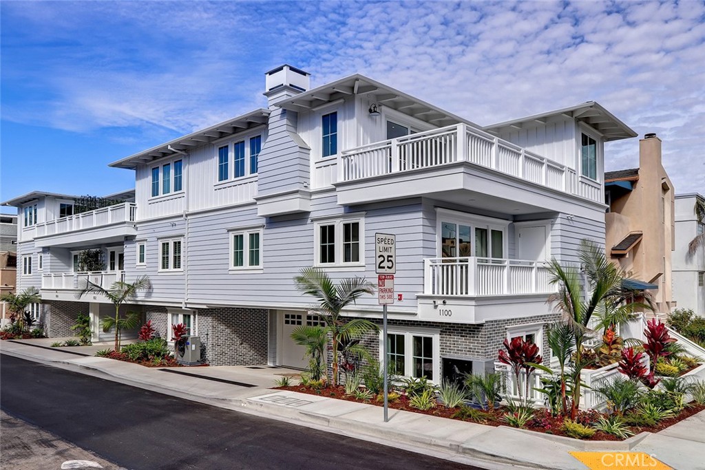 IMPROVED PRICE!!!
Welcome to 1100 Cypress! This corner unit 'Coastal' townhouse offers 3 beds, 3.5 bath, 2,350 sq. ft. (BTV) with a spacious, private South Facing deck off living room, private entrance and plenty of upgrades. Recently refinished Wide Plank French Oak floors throughout and new interior paint, top of the line 48" Wolf range and 48"Sub Zero refrigerator, AC, washer/dryer included, small outdoor area off downstairs bedroom. Wired for security system. Surrounded by mature landscaping and beautiful Palm Trees, the corner unit really stands out with exterior elevation, curb appeal and southern exposure all year around. Walking distance to Pier Ave's restaurants, shops and a short stroll to the beach. This property checks all the boxes! Do not miss out!!!