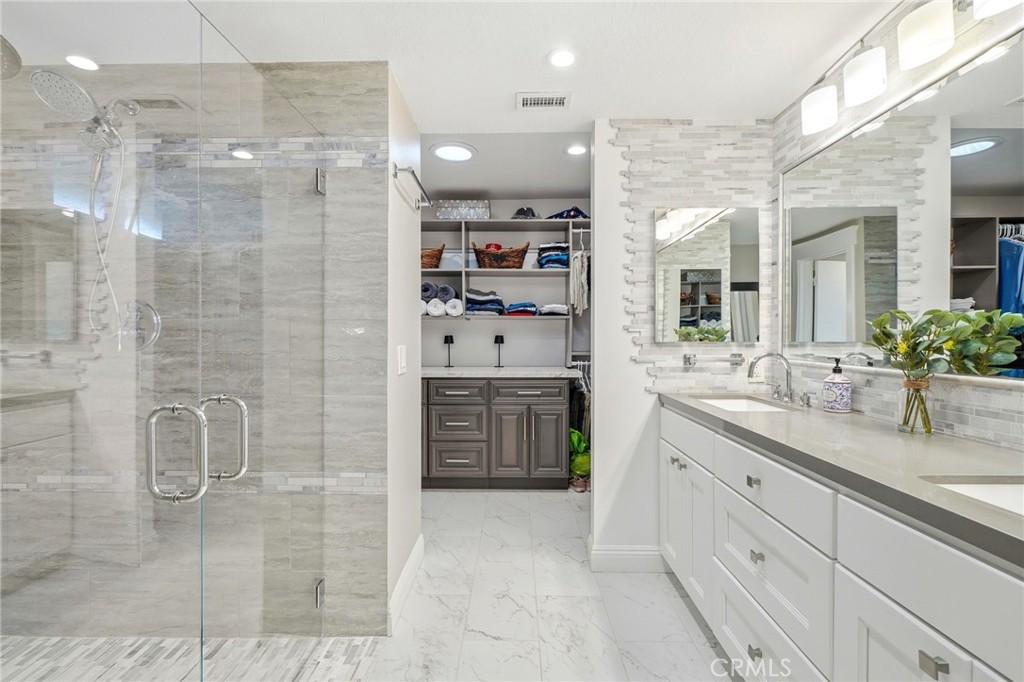 Las Vivendas - Residential