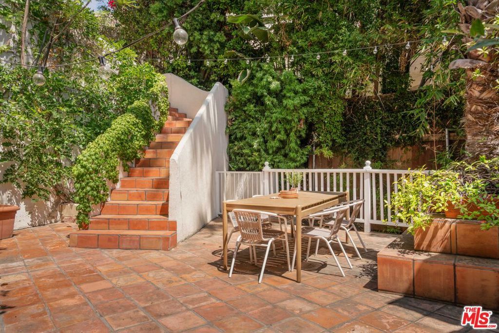 Photo of 9146 St Ives Drive, Los Angeles, CA 90069 (MLS # 25570915)