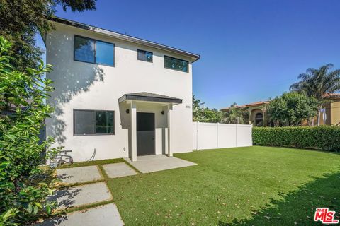 Photo of 5741 Cahill Avenue, Tarzana, CA 91356 (MLS # 25619137)