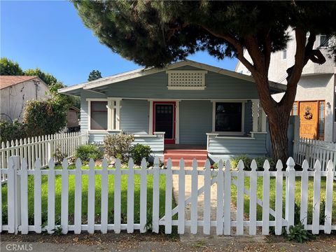 Photo of 111 S Juanita Ave, Redondo Beach, CA 90277 (MLS # SB25248975) Photo of 111 S Juanita Ave, Redondo Beach, CA 90277 (MLS # SB25248975)