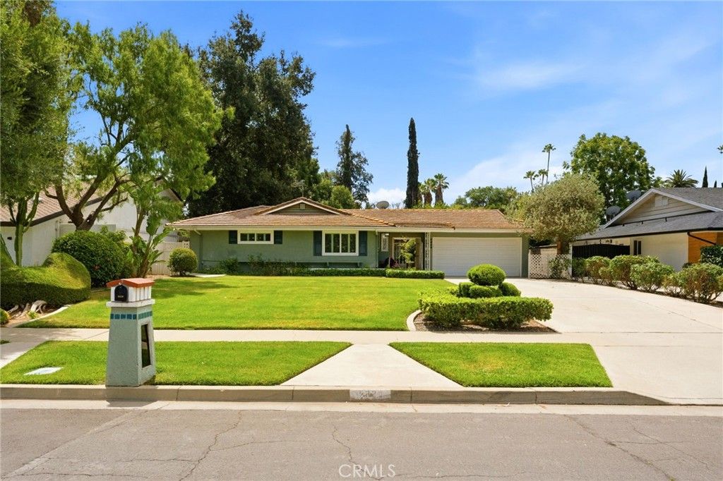 Photo of 5830 Old Ranch Road, Riverside, CA 92504 (MLS # IV26116354)