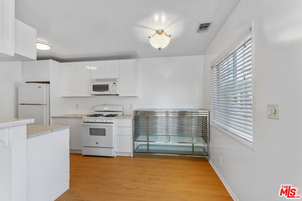 Properties 4 1204 Bay Street #C