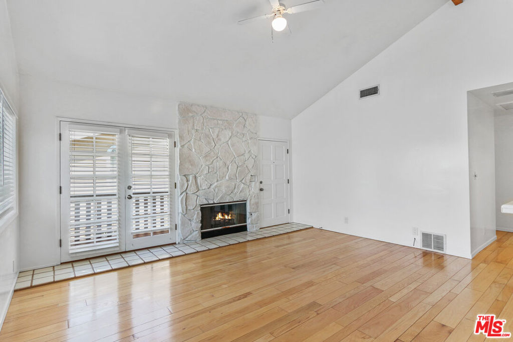 Properties 2 1204 Bay Street #C
