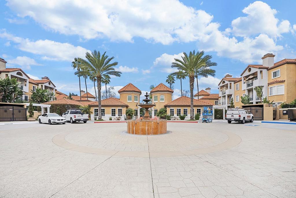 2220 Camino De La Reina 108