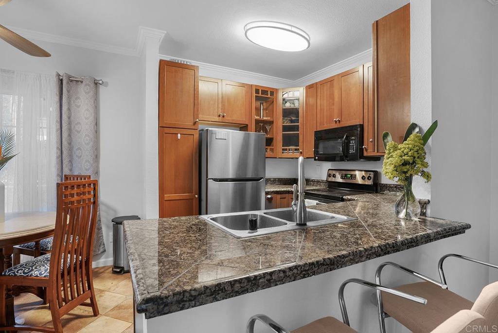 2220 Camino De La Reina 108