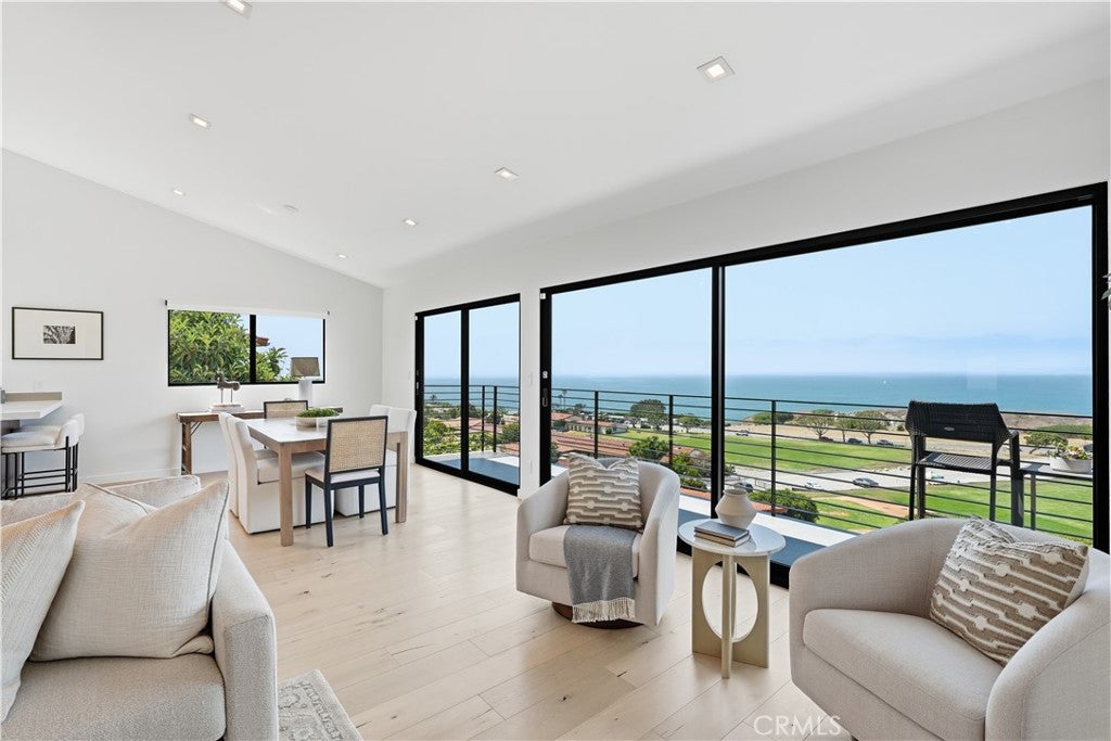 381 Palos Verdes Dr. W