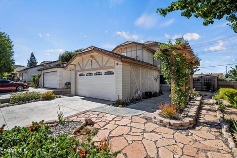 Photo of 877 Chelsea Court, Simi Valley, CA 93065 (MLS # 224000069)