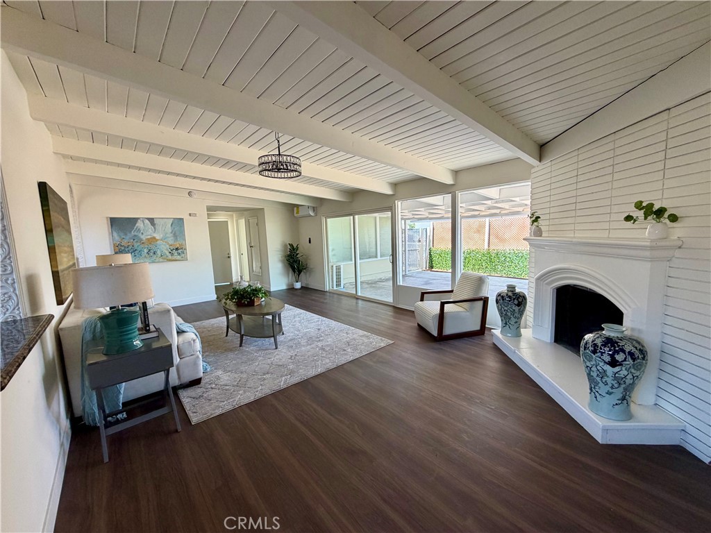 315 E Francis