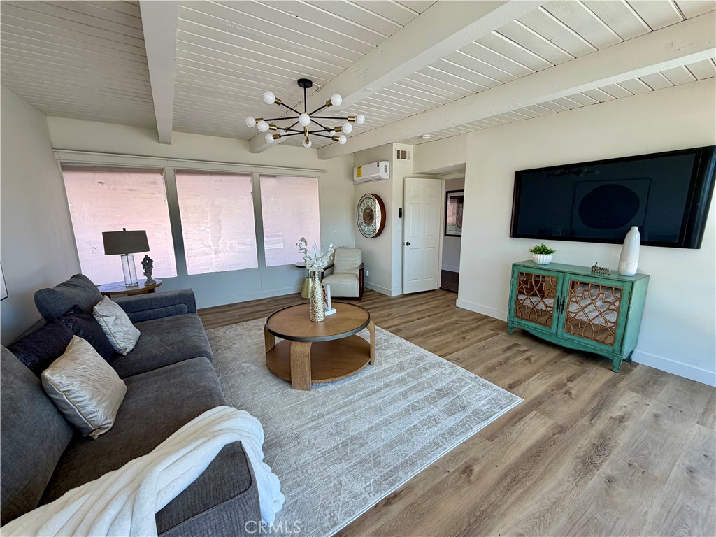 315 E Francis