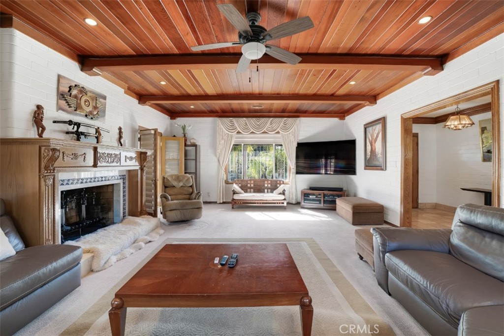 2205 N Catalina Street