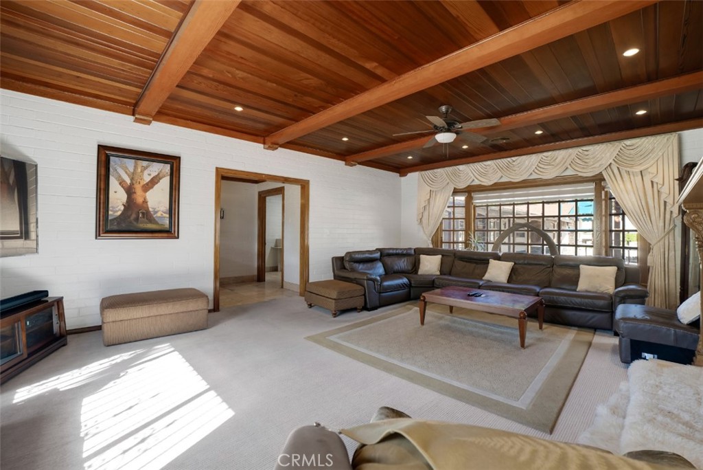 2205 N Catalina Street