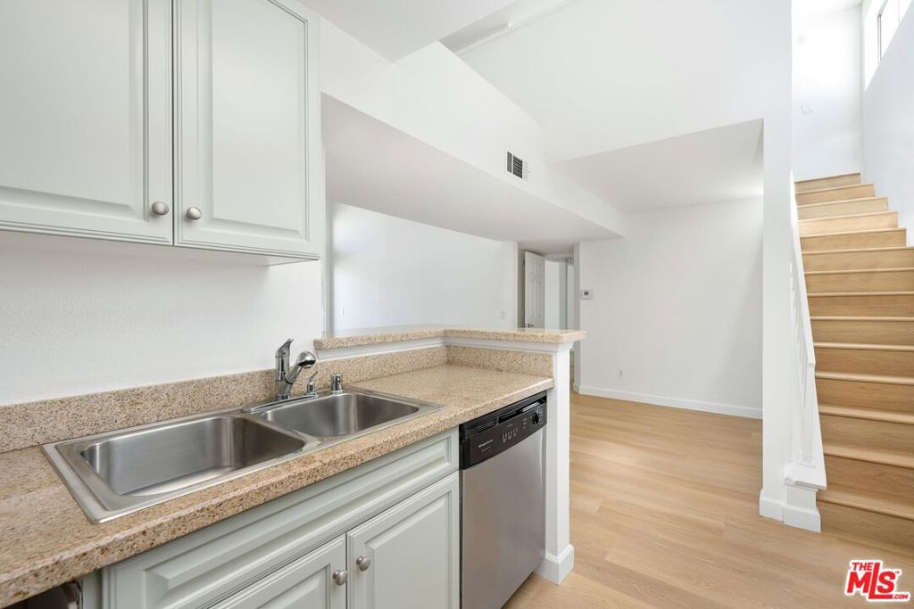 Photo of 5565 Canoga Avenue #301, Woodland Hills, CA 91367 (MLS # 25604055)