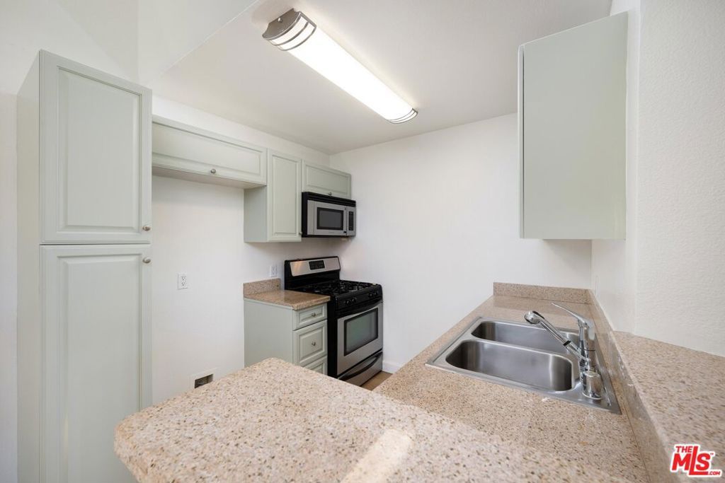 Photo of 5565 Canoga Avenue #301, Woodland Hills, CA 91367 (MLS # 25604055)