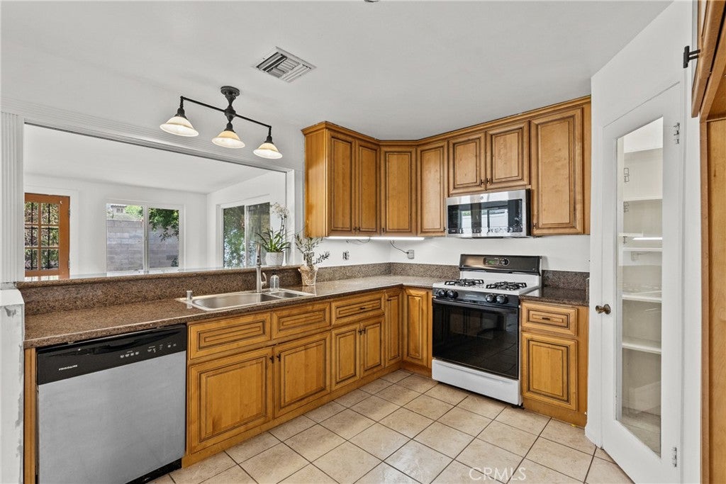 21124 Rosedell